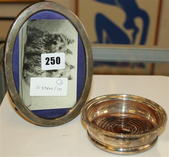 Oval silver frame & coaster